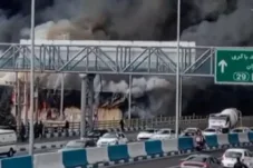 Kebakaran Besar Hanguskan Pusat Perbelanjaan di Teheran, Asap Hitam Membubung