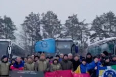 Momen Bahagia 157 Tahanan Ukraina Usai Dibebaskan Rusia