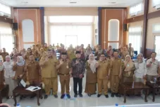Sekretaris Daerah Muaro Jambi, Budhi Hartono, saat membuka kegiatan sosialisasi penguatan kapasitas Hak Asasi Manusia (HAM) bagi aparatur sipil negara (ASN) di Aula BPKAD