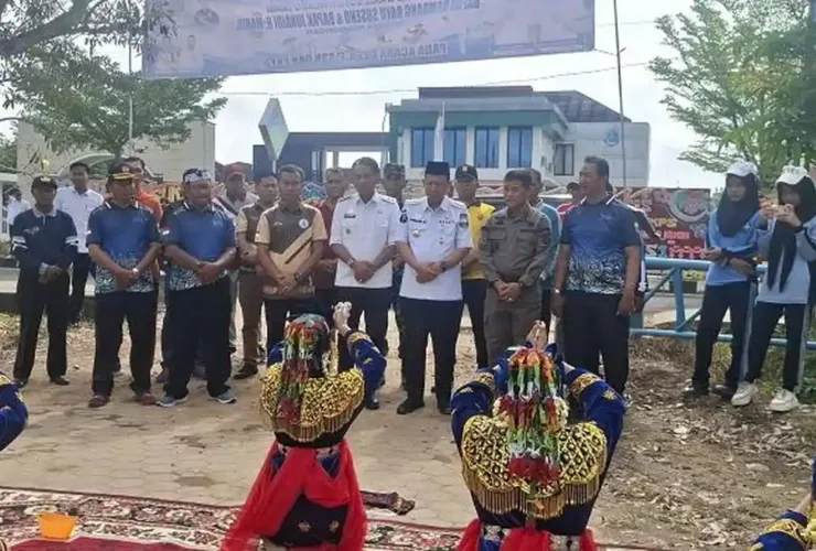 Bupati Muaro Jambi, Bambang Bayu Suseno, secara resmi membuka rangkaian Olimpiade Olahraga Siswa Nasional (O2SN), Festival Lomba Seni dan Sastra Siswa Nasional (FLS3N), serta Pekan Kreativitas dan Prestasi Siswa (KPPS) jenjang SD dan SMP Tahun 2026.