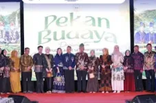 Wakil Ketua Dekranasda Kabupaten Muaro Jambi, Novi Astrianti, menghadiri pembukaan Pekan Budaya Pariwisata Sepucuk Adat Serumpun Pusako Kabupaten Sarolangun