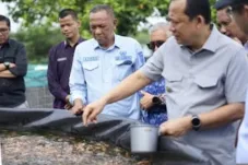 Bupati Muaro Jambi, Dr. Bambang Bayu Suseno, S.P., M.M., M.Si., melakukan kunjungan kerja ke Kantor Balai Perikanan Budidaya Air Tawar (BPBAT) Sungai Gelam